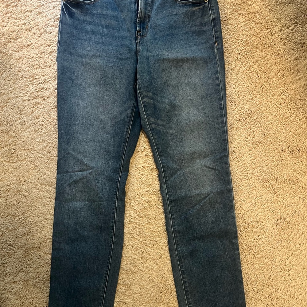 Old Navy Women's Skinny Jeans in Dark Blue